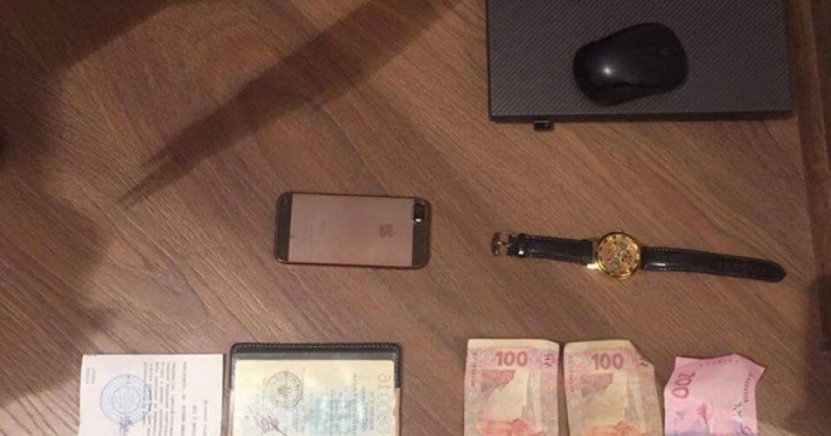 затримання копів, які грабували людей на вокзалі_5 / © Прокуратура міста Києва