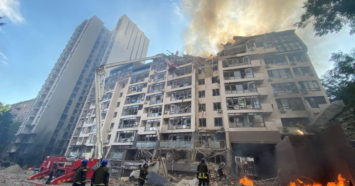 Обстріл Києва, будинок, 26 червня_3 / © ГСЧС Украины