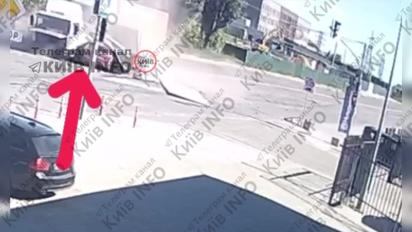 Легковушка на скорости протаранила грузовик – есть жертвы