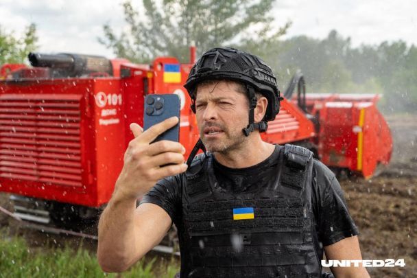 Міша Коллінз у Сумській області / © t.me/U24_gov_ua