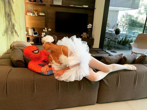  / © instagram.com/chrissyteigen