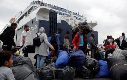 У Греції затримали українське судно з понад 60 мігрантами