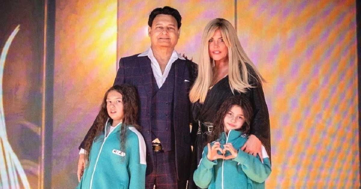 “Singer Kamalia reunites with her husband and daughters amid divorce rumors”