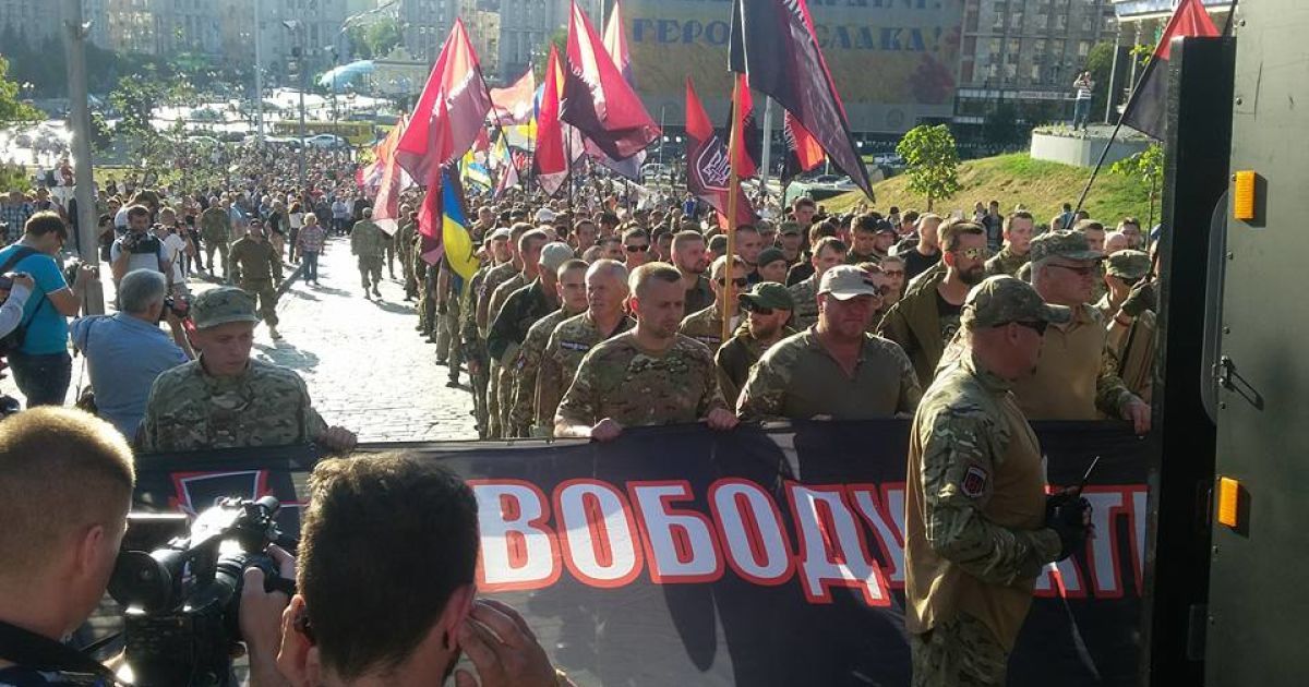 Добровольцы вышли на "предупредительную акцию для власти"