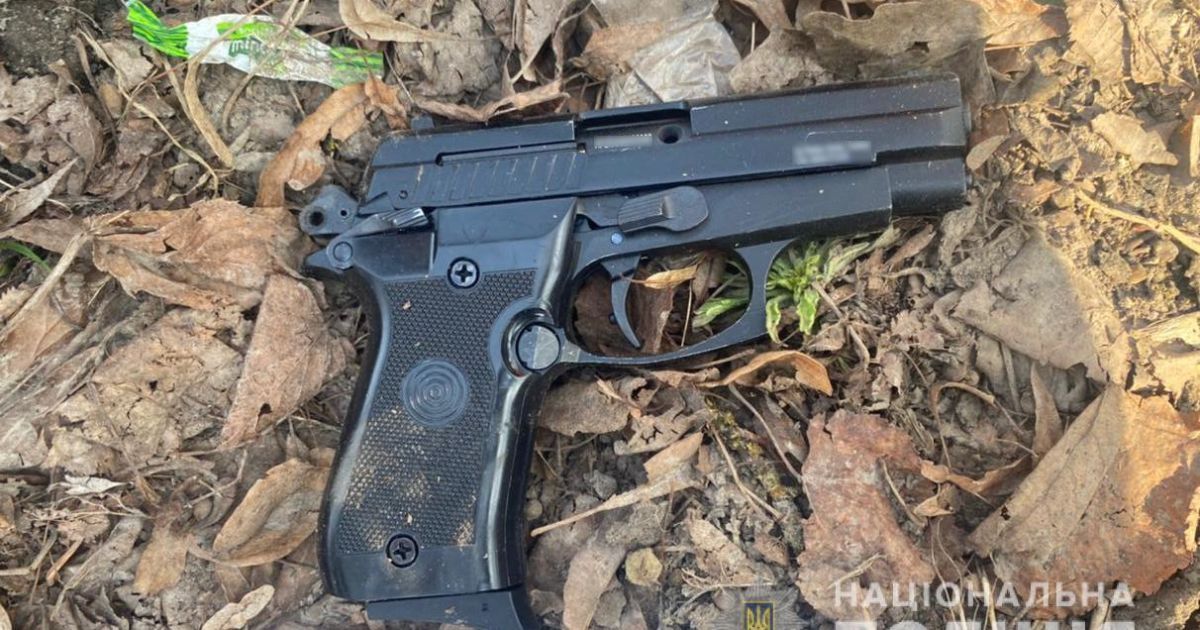 В Луцке мужчина устроил стрельбу прямо посреди улицы