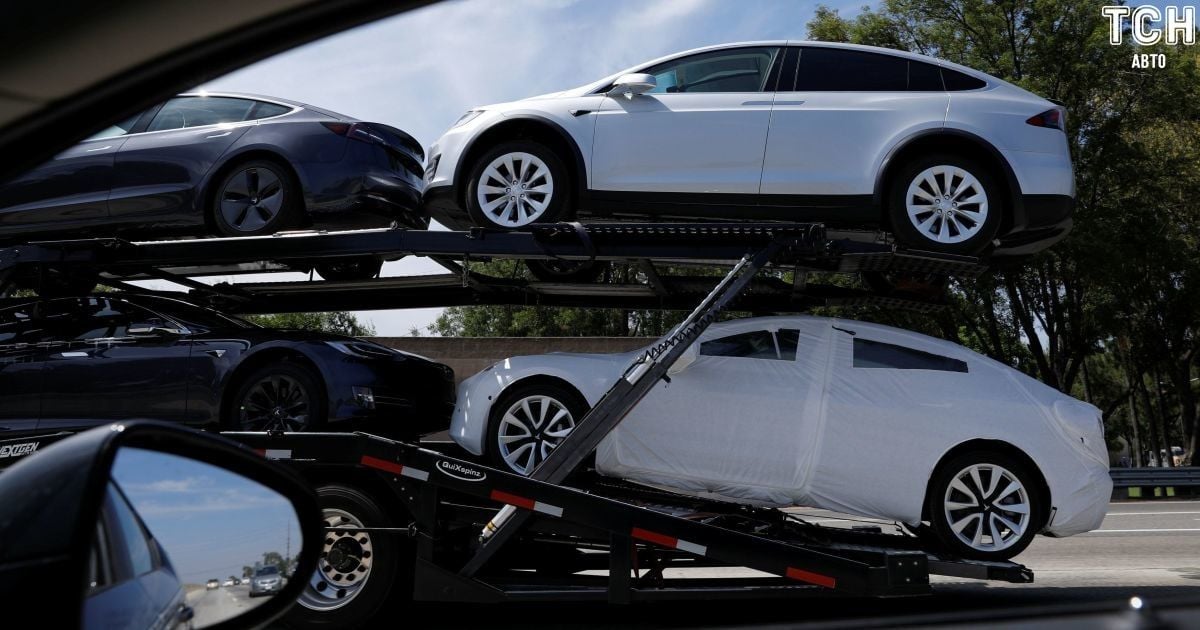 Tesla змушена розпочати виробництво автовозів