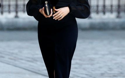 Виглядає бездоганно: герцогиня Сассекська Меган у сукні Givenchy приїхала в Королівську академію