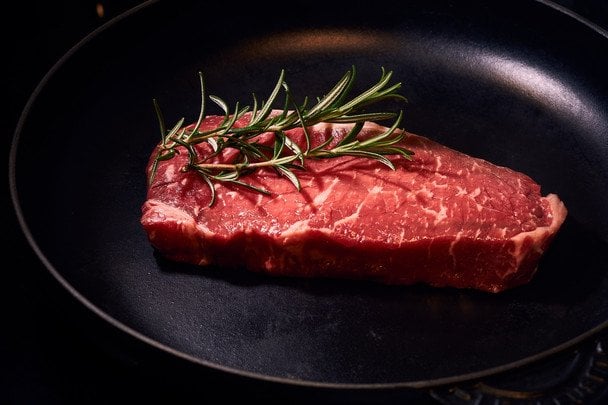 Как сделать мясо идеально мягким: кулинарный лайфхак от шеф-повара