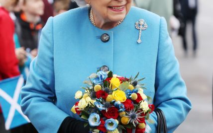 Битва головных уборов: яркие шляпы королевы Елизаветы II vs необычные – принцессы Беатрикс 