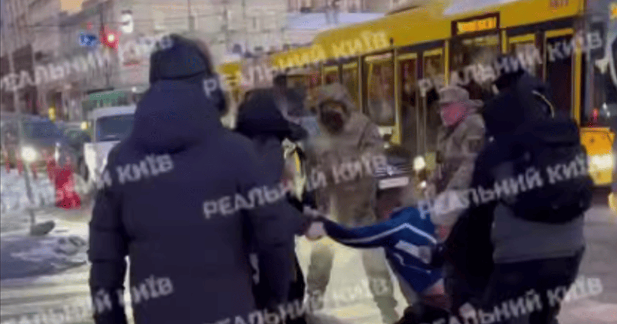 Драка в Киеве с ТЦК и полицией