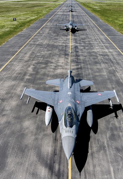 Данія передасть усі винищувачі F-16, про які домовлялися лідери двох країн
