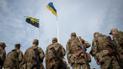 Біля КПВВ "Новотроїцьке" встановили прапор України, який видніється аж на окупованій території