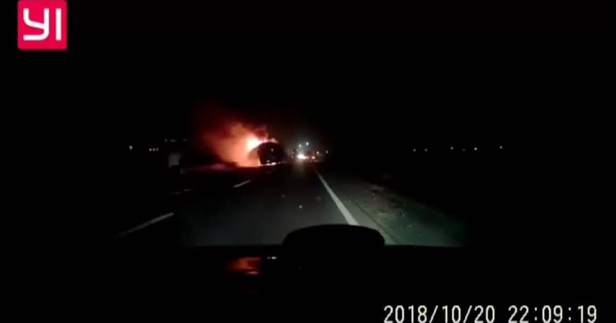 "Гальмівні колодки смерділи ще вранці". На Львівщині згорів вщент автобус, який віз 50 туристів з Карпат