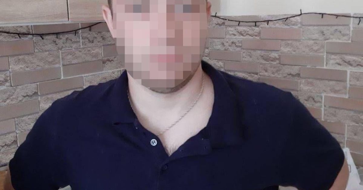 У Києві затримали чоловіка, який розбив скло на мосту Кличка