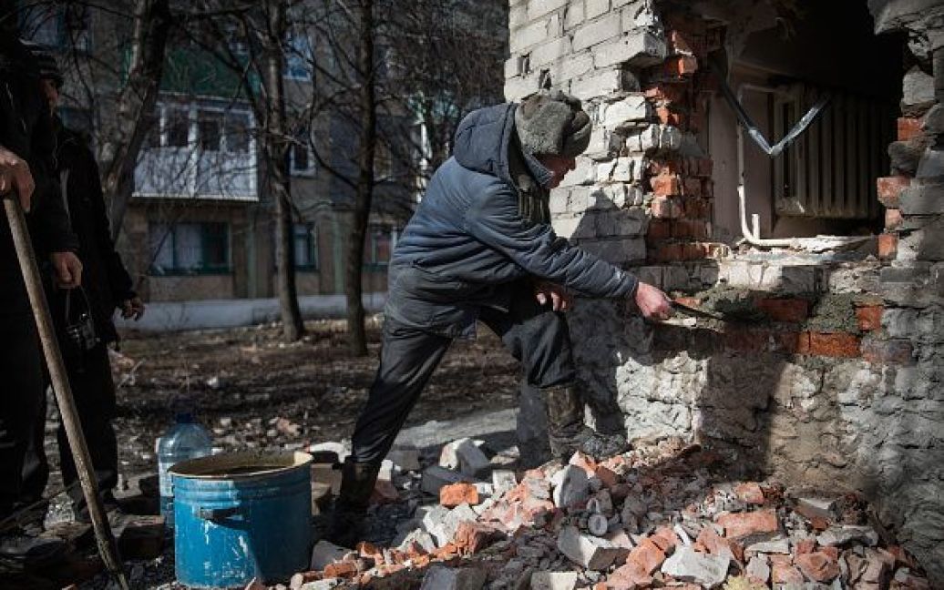 Местные пытаются выжить в руинах / © Getty Images