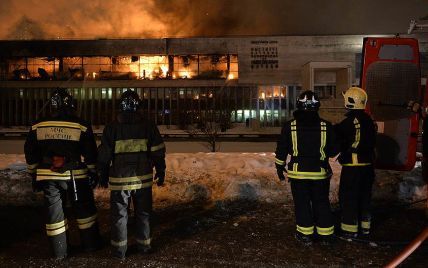 В Москве горят 14 миллионов уникальных книг: масштабный пожар не могут потушить уже 13 часов