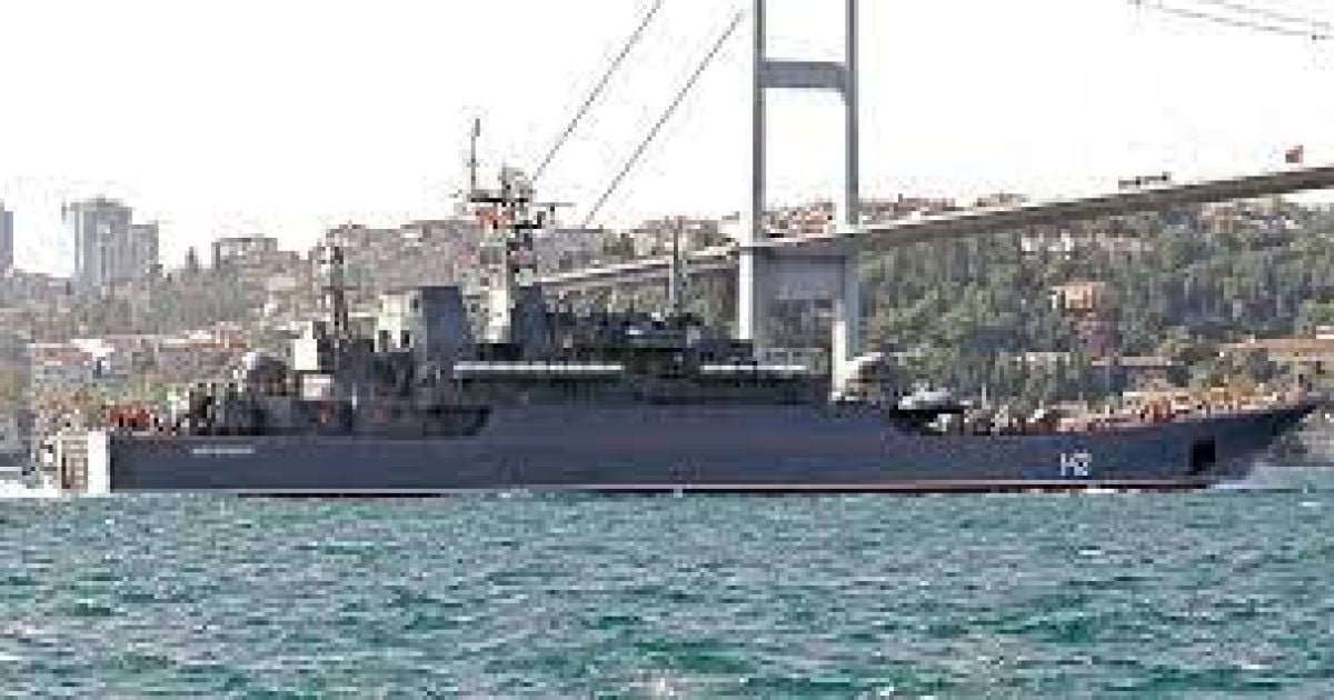 Російський десантний корабель "Новочеркаськ" у Феодосії
