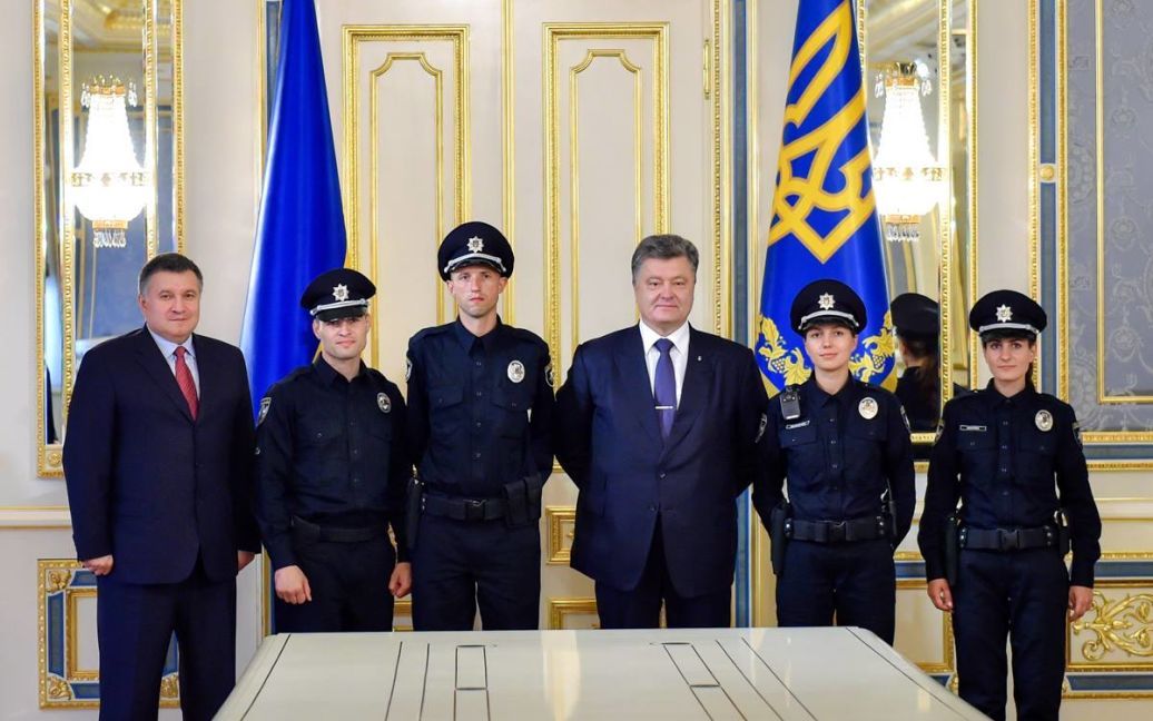 Президент подписал закон о полиции / © Facebook/Офис президента Украины