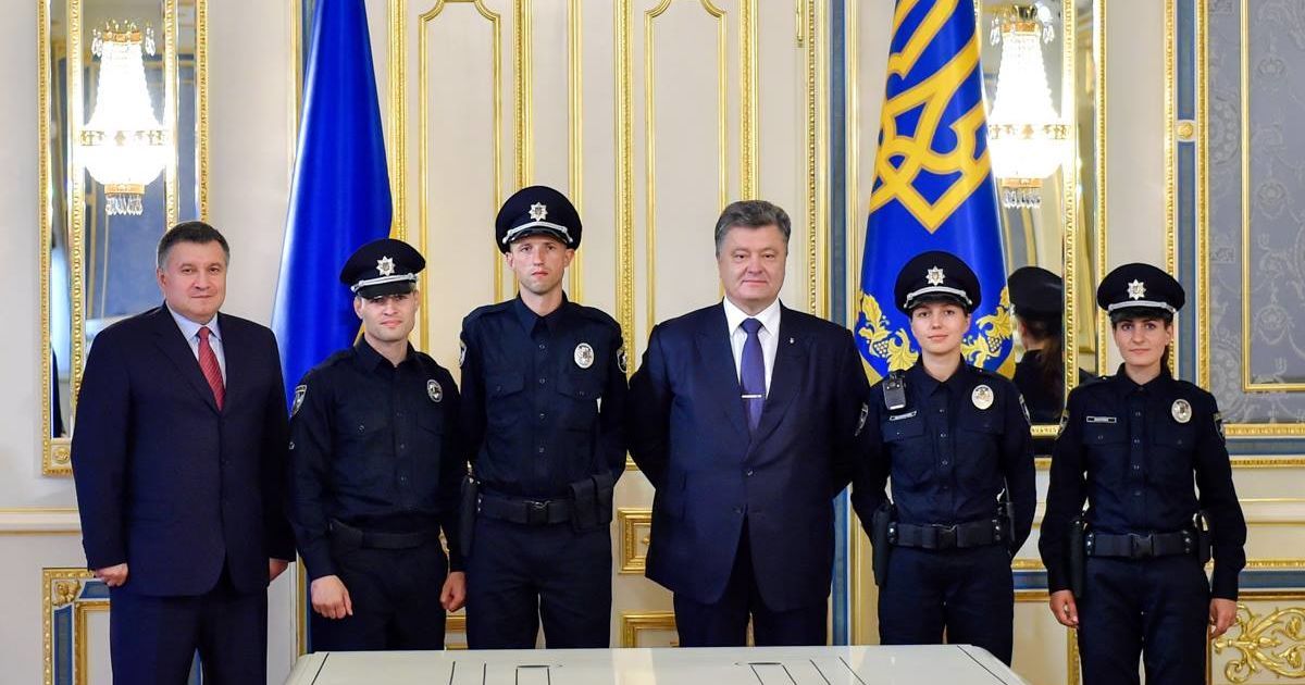 Президент подписал закон о полиции / © Facebook/Офис президента Украины