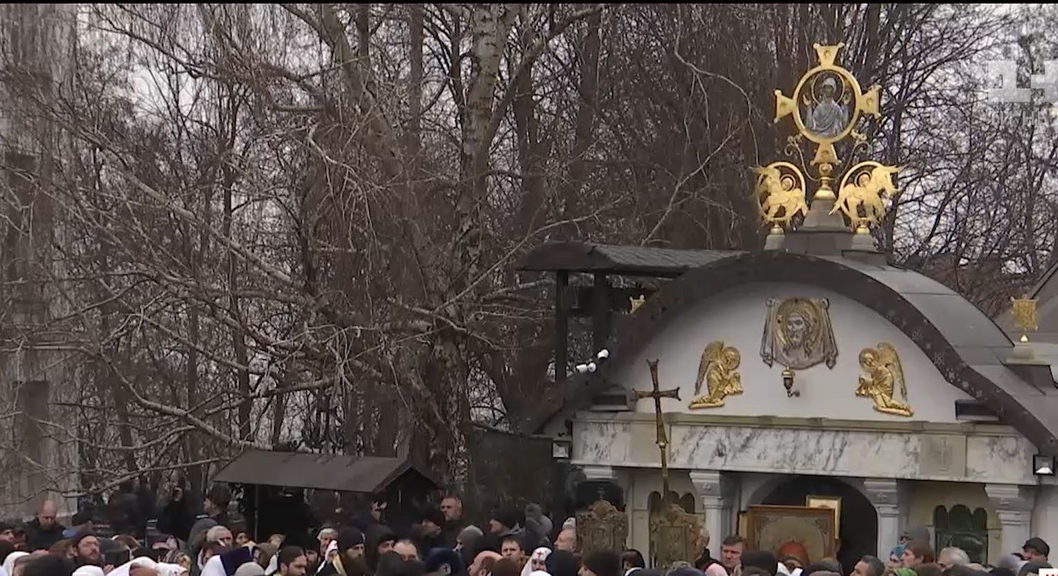 Комісія Київради підтримала петицію щодо демонтажу каплички УПЦ МП біля Десятинної церкви