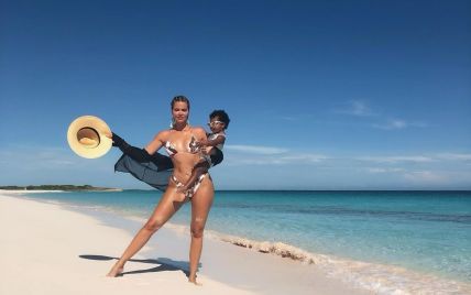 Отдыхает в райском месте: Хлое Кардашьян в бикини и с дочерью показала снимки с отпуска