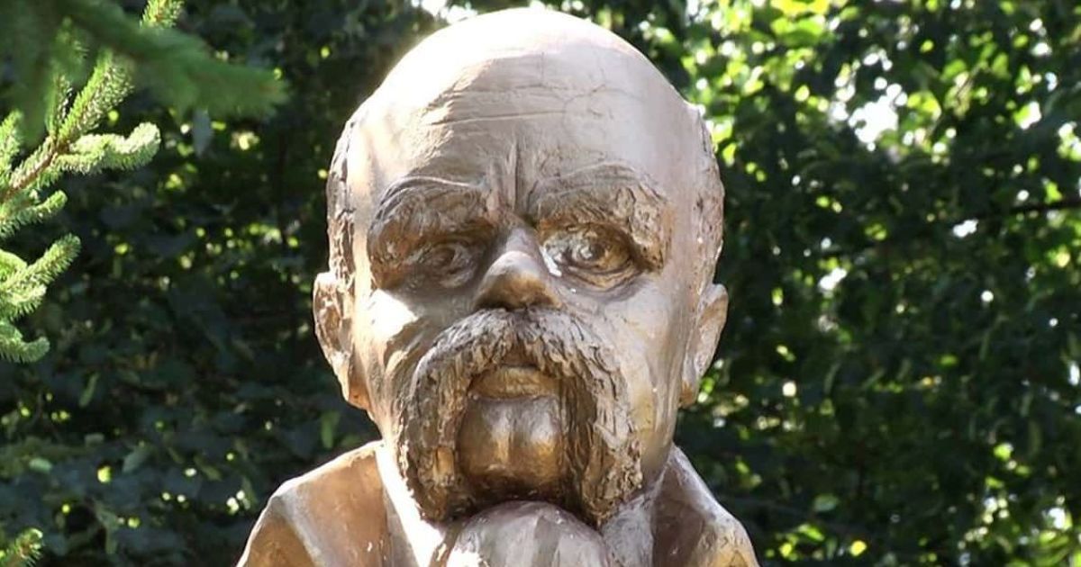На Житомирщині пам'ятник Леніну перетворили на Шевченка