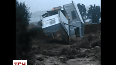 Будинки плавали вулицею у Чилі