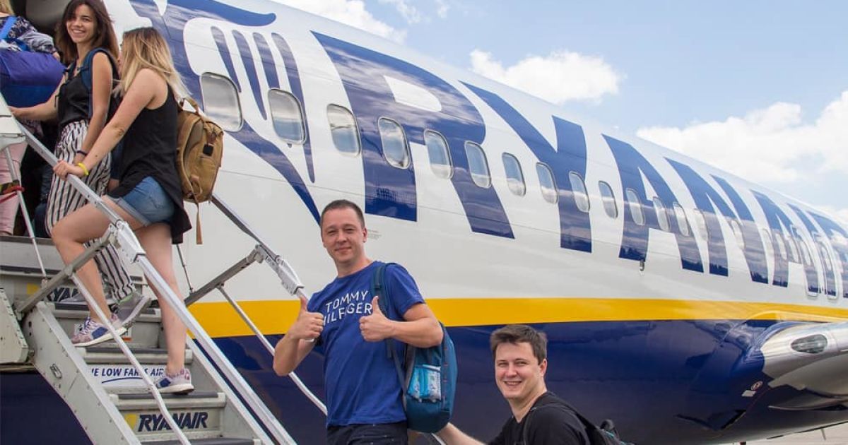 Ryanair скасовує майже всі рейси до України у вересні