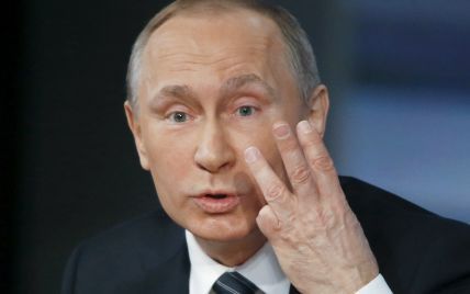 В России несколько снизился рейтинг одобрения Путина - опрос