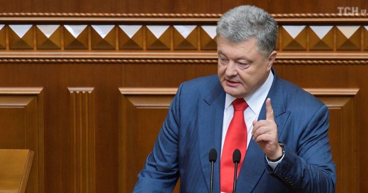 Порошенко поддержал введение военного положения после захвата украинских катеров