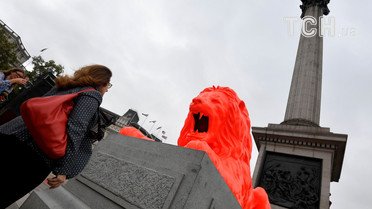Трафальгарська площа, пофарбовані леви_2 / © Reuters