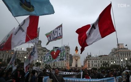 В Перу на местных выборах баллотируется "кандидат от народа" Гитлер. Ему пытается помешать Ленин