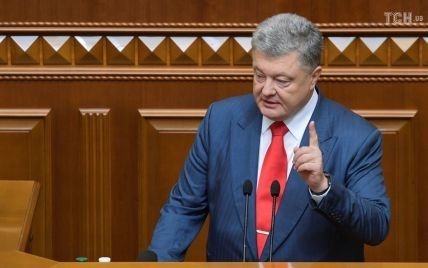 Порошенко поддержал введение военного положения после захвата украинских катеров