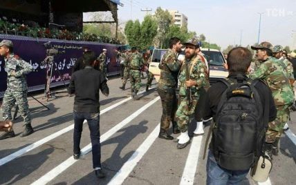 В результате стрельбы во время военного парада в Иране погибли 10 человек
