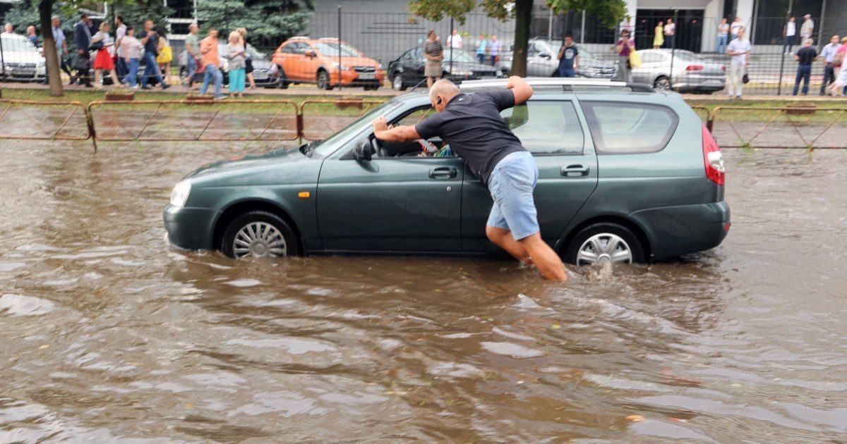 Водіям надали поради щодо безпечної їзди під час дощу