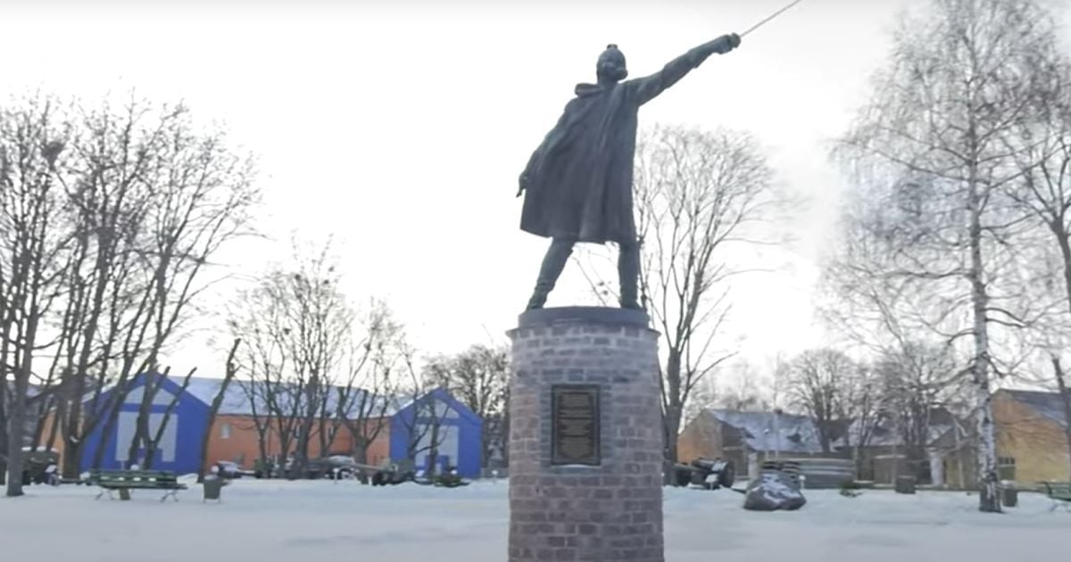 У Полтаві остаточно ліквідували пам’ятник російському полководцю: фото