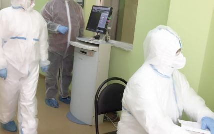 В Ровенской области из-за критической нехватки медиков на работу в инфекционную больницу зовут волонтеров
