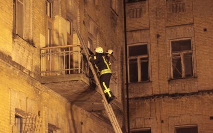 Кличко поручил проверить все аварийные дома из-за обвала в центре Киева