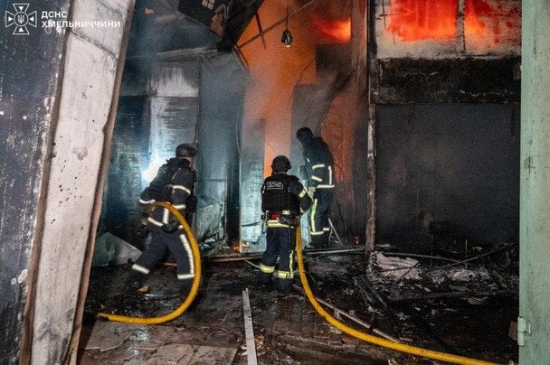 Пожежа на ринку в Хмельницькому. / © ДСНС