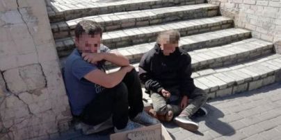 В Киеве мужчина использовал для попрошайничества чужого ребенка с нарушением умственного развития