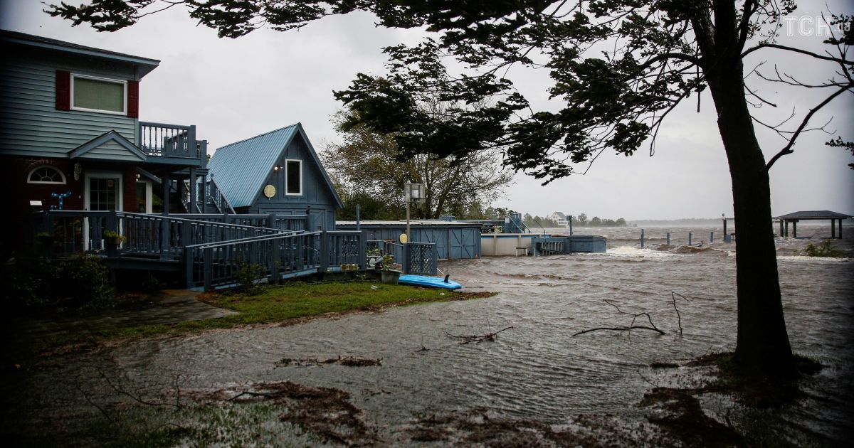 Потужний шторм почав затоплювати США, скасували понад 1300 рейсів