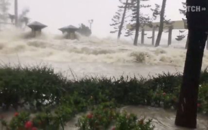 В Тихом океане сформировался мощнейший в этом году тайфун