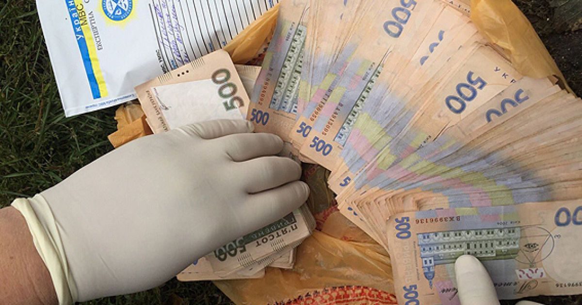 В Кривом Роге задержали чиновников-родственников, которые организовали семейную коррупционную схему