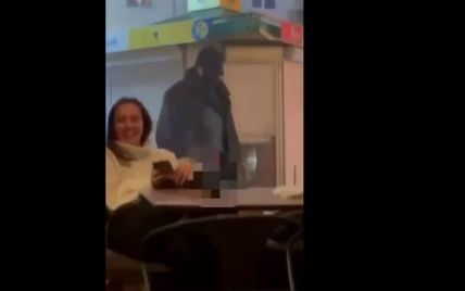 Смачного: у Луцьку чоловік зняв штани і показував свої принади відвідувачам кафе (відео)