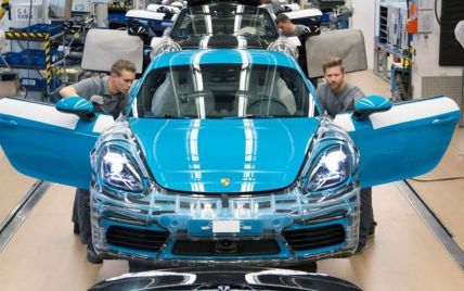 В Германии на конвейер встал Porsche 718 Cayman нового поколения