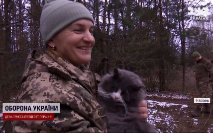 На службу с котом: предприниматель покинула бизнес и отправилась с любимцем защищать украинскую границу