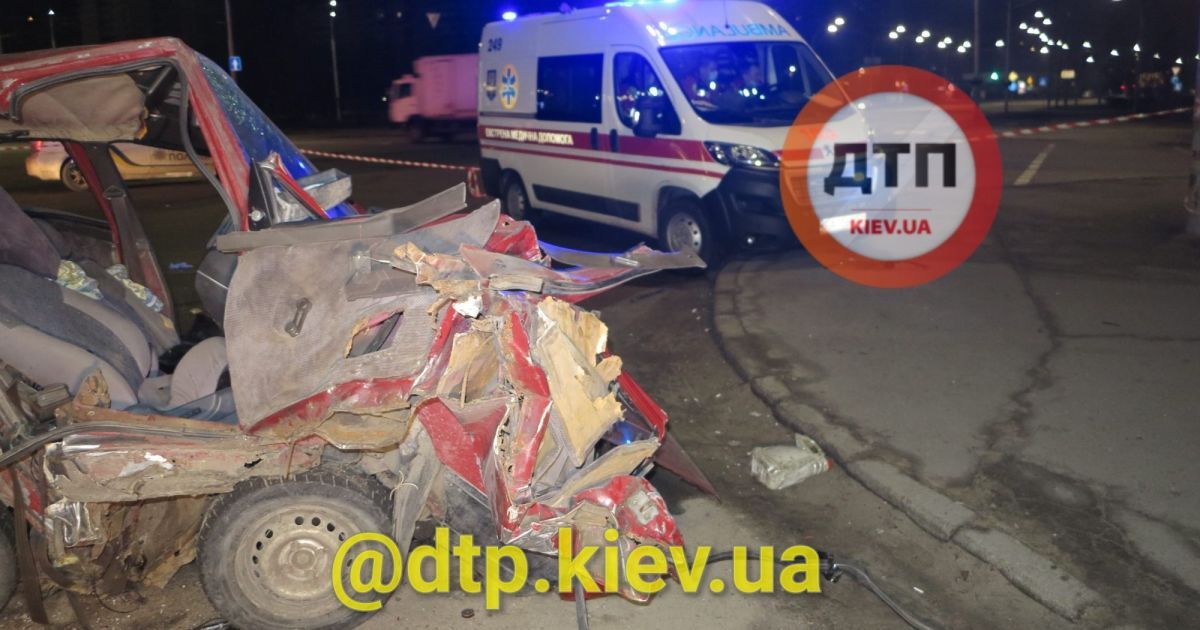 Смертельное ДТП в Киеве: пьяный водитель на Toyota влетел в Skoda, которая стояла на светофоре