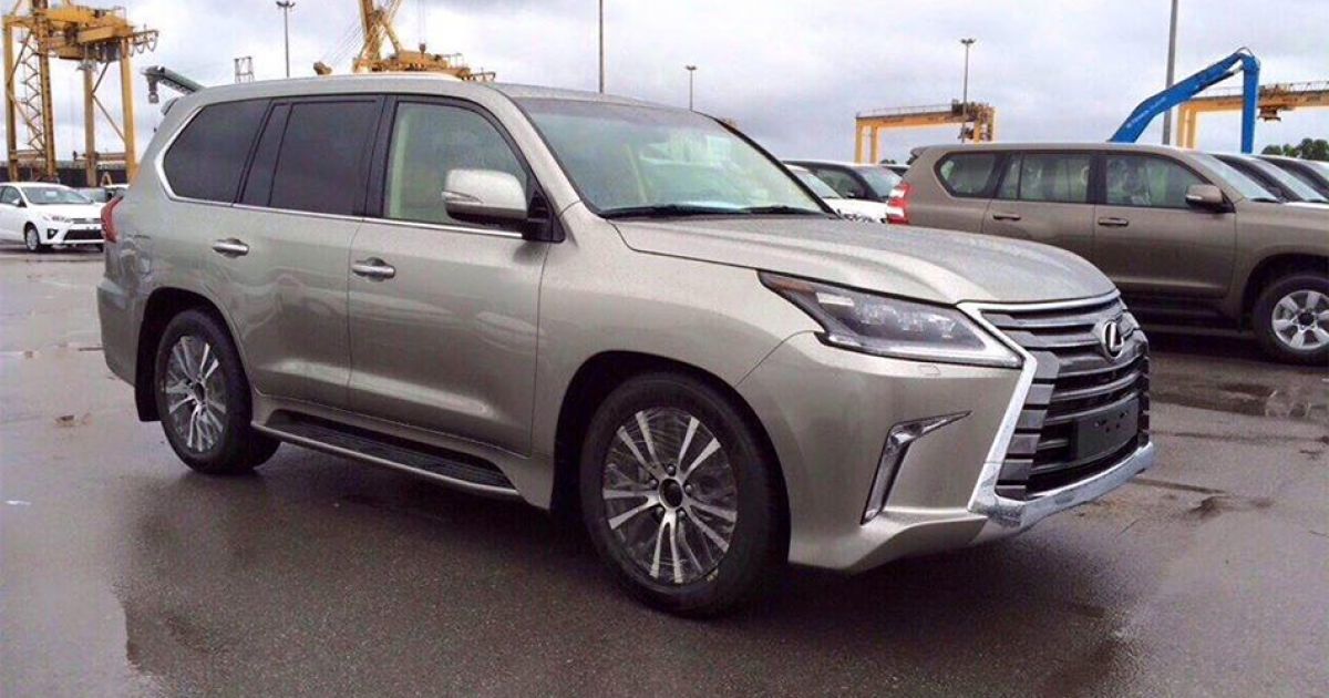 В Сети "засветился" обновленный Lexus LX без камуфляжа