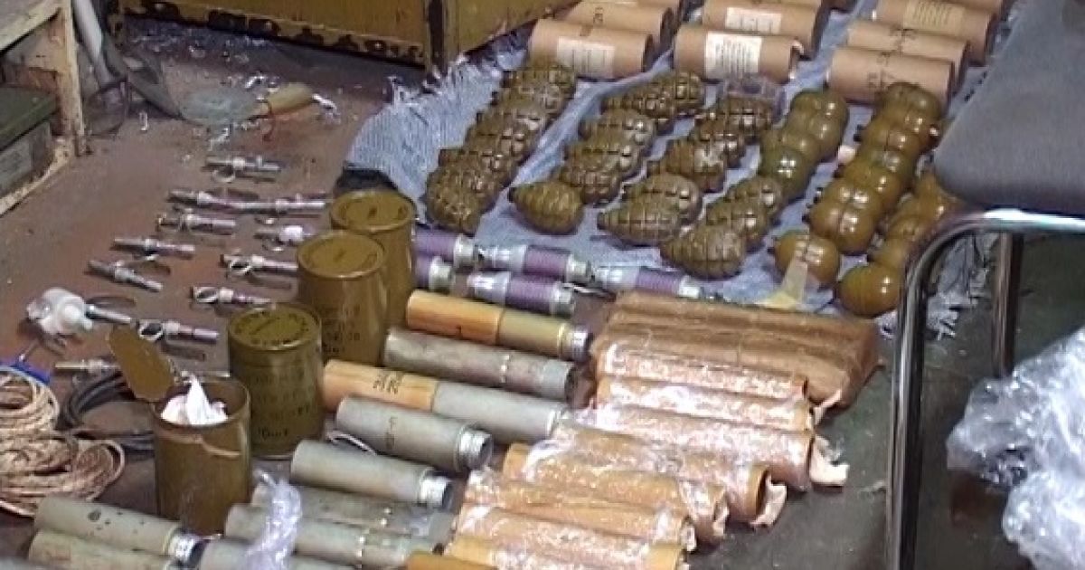 У центрі Києва знайшли величезний арсенал зброї, ймовірно вивезеної із АТО