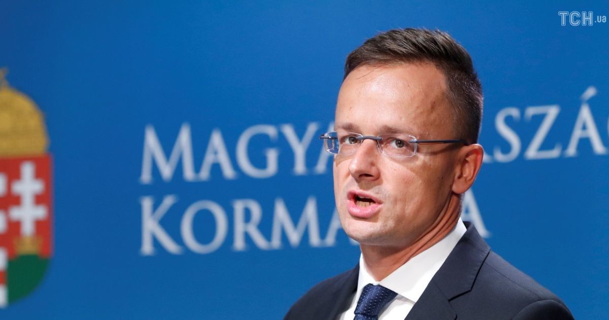 "Не сделал ничего плохого". Сийярто пообещал зеркальный ответ на выдворение венгерского консула
